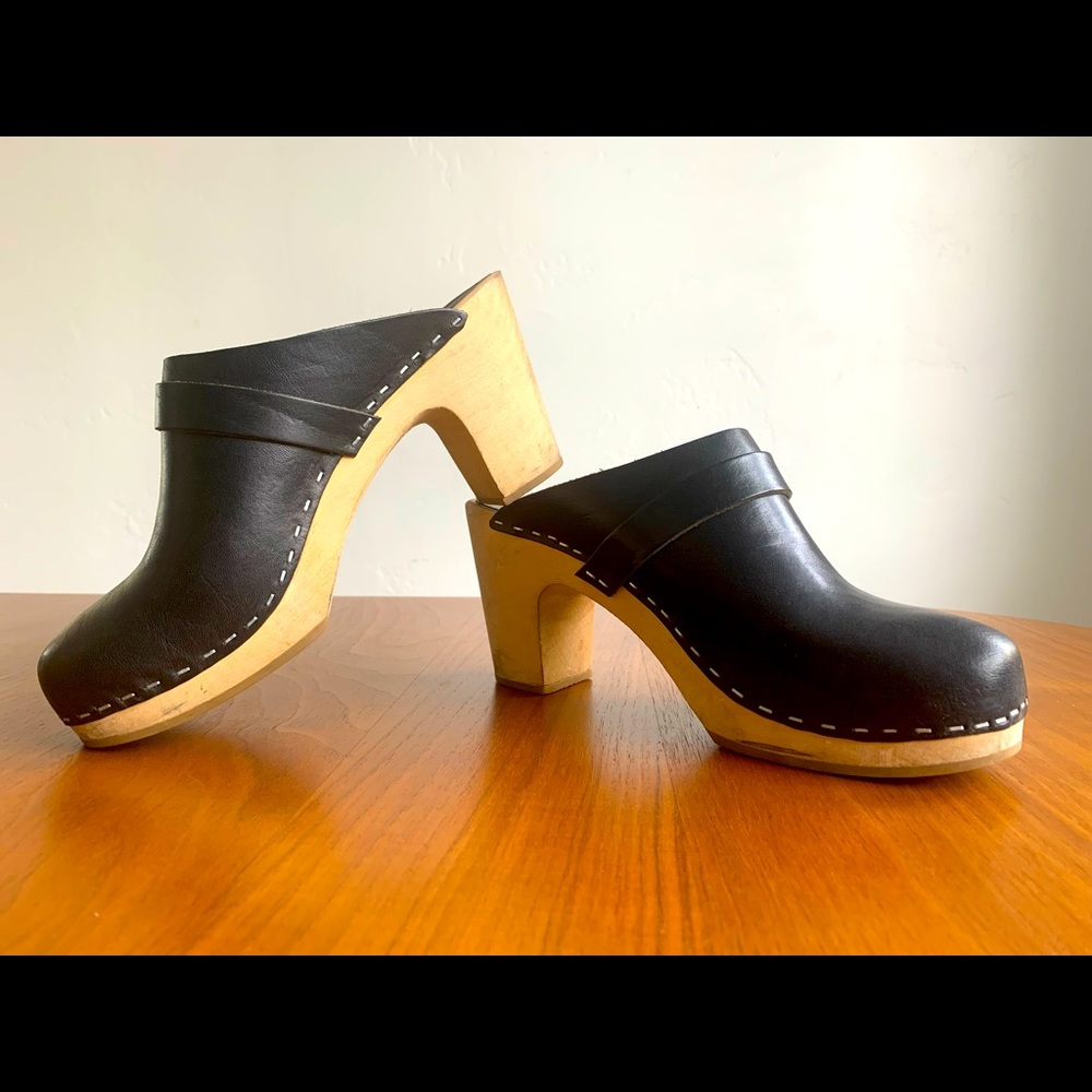 Swedish Hasbeens Classic Slip In, Size 8, Black